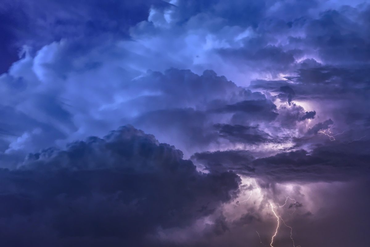 thunderstorm 3441687 1920 1200x800